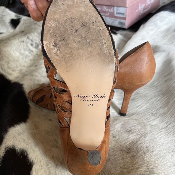 New‎ York Transit Hilary Camel Napa PU Peep Toe Heels Cutout Detail Size 7M - Picture 6 of 7